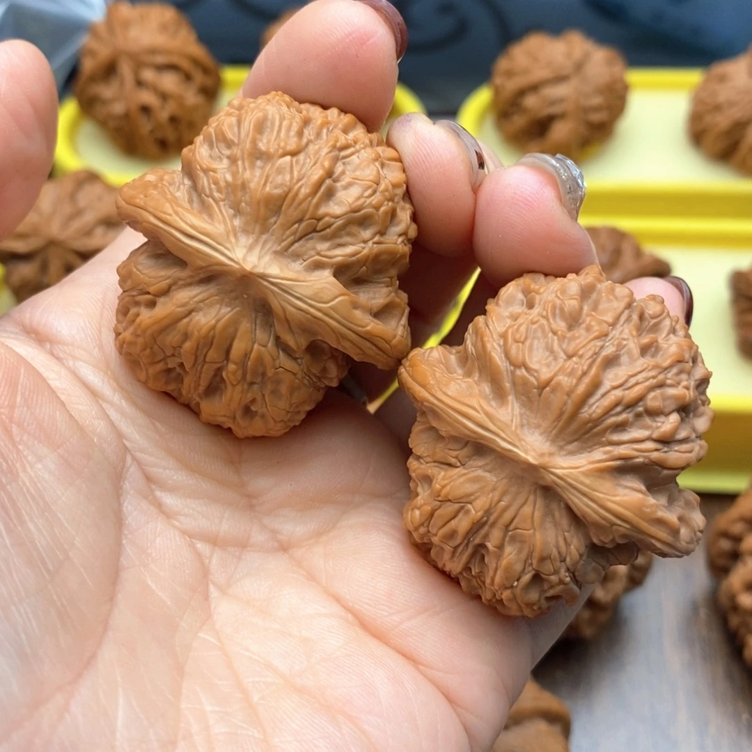 文玩核桃把件40尺精品血麒麟