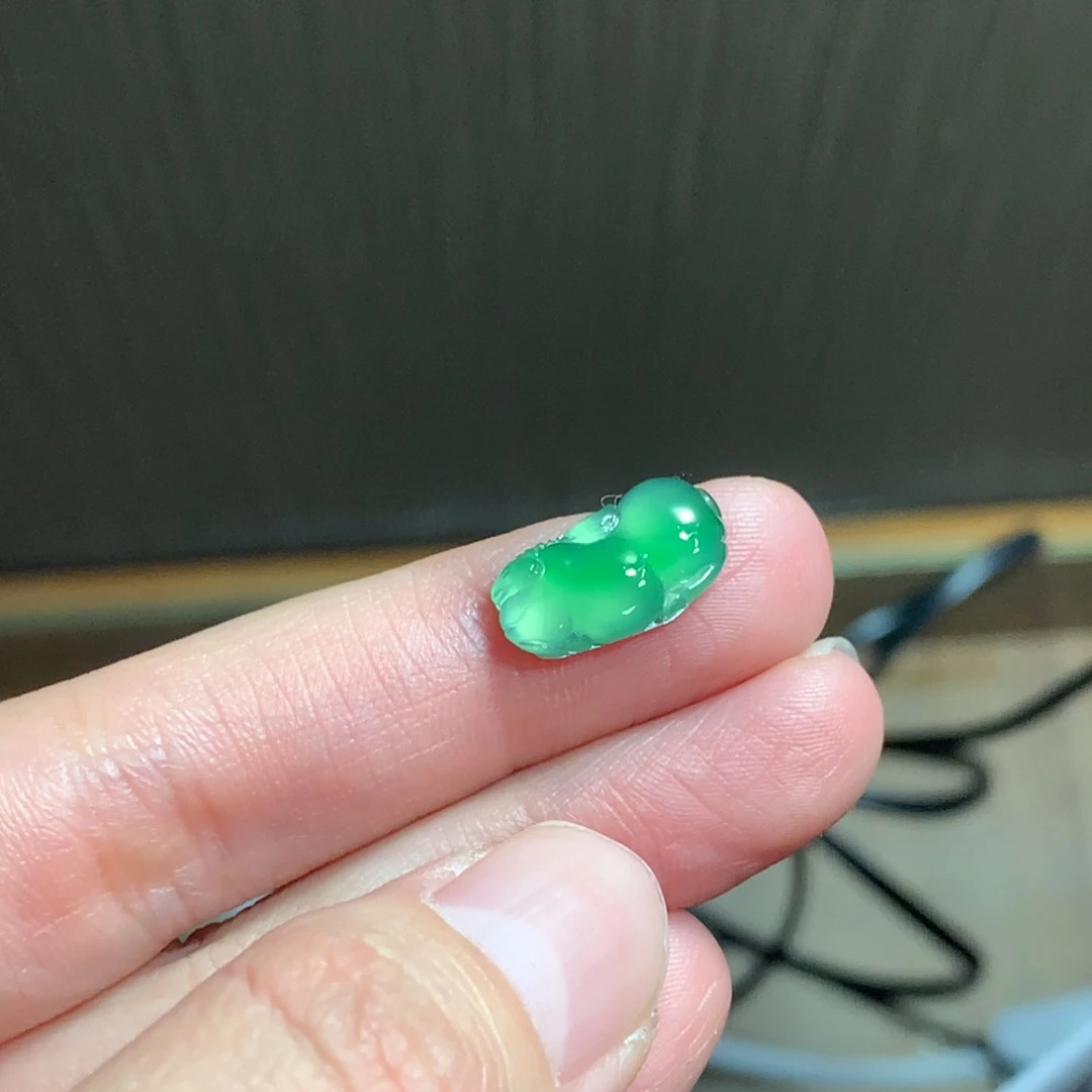 翡翠未镶嵌颈饰绿唐马