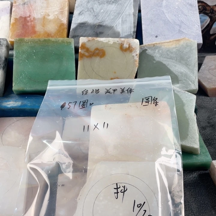 佳***体石英岩玉未镶嵌定制