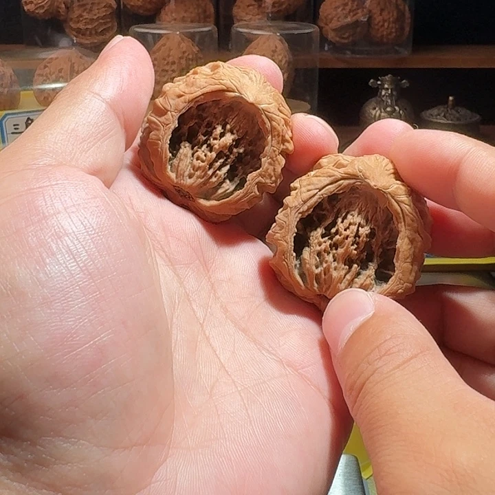 榴***哥文玩核桃吊坠全品虎头聚宝盆