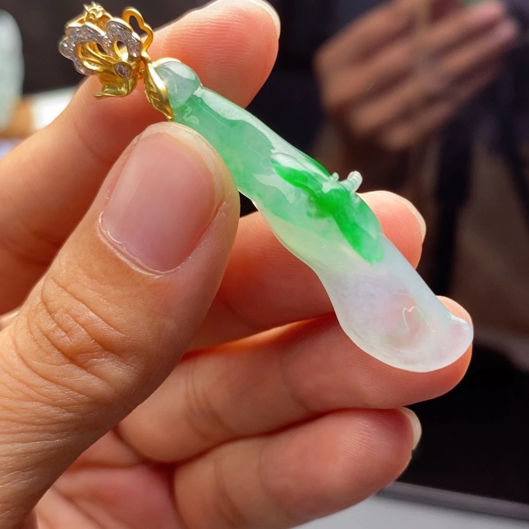 翡翠18K金镶嵌颈饰     夏趣