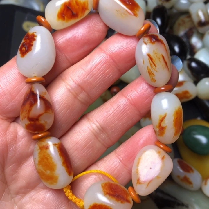 把***菜和田玉（翠青玉）未镶嵌珠宝奇石