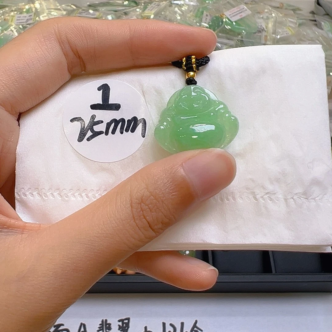 翡翠足金镶嵌颈饰翡翠