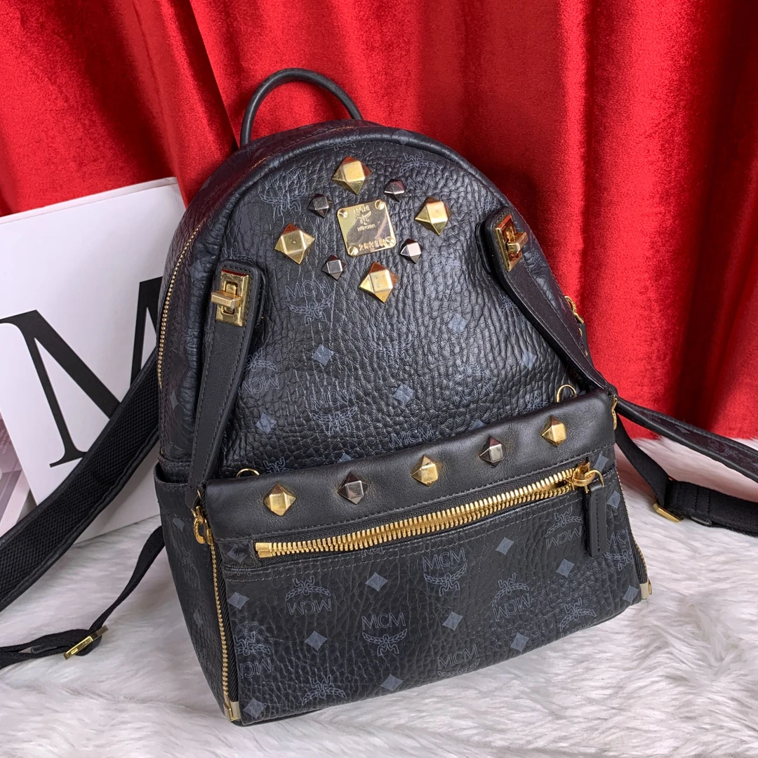 95新 MCM 黑色双肩包/BB08430037/0037