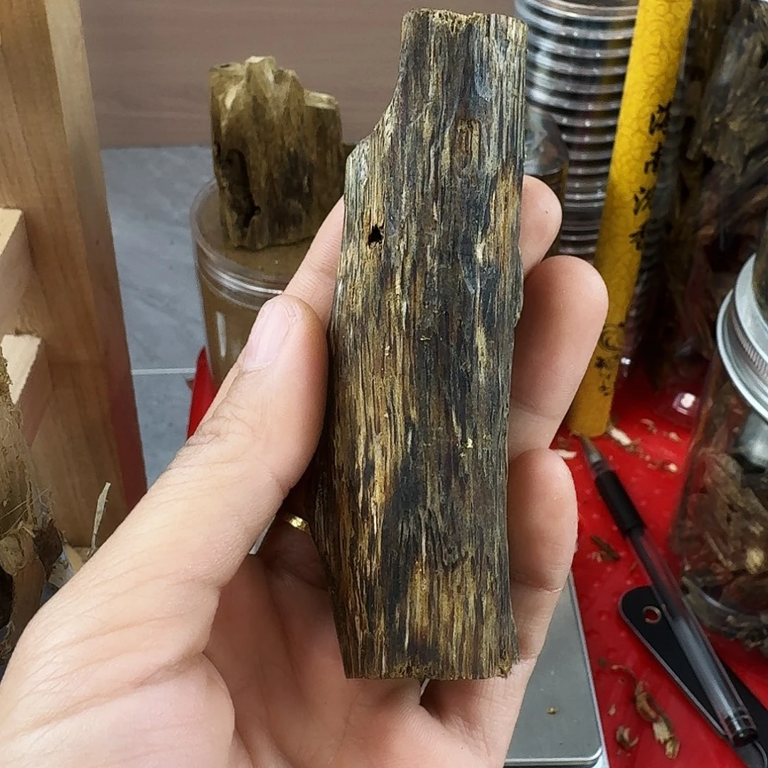 香料绿奇楠虫漏白棋20克