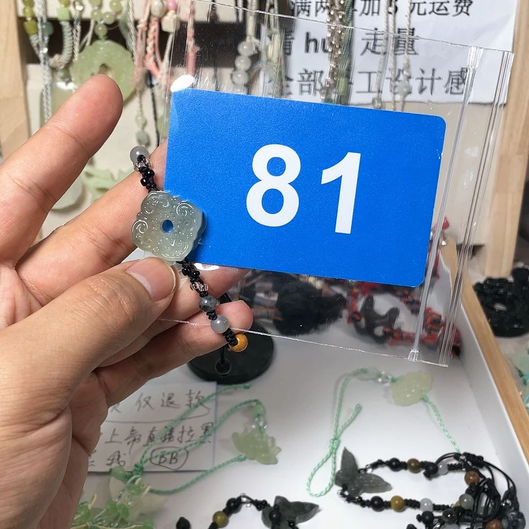 蛇纹石玉颈饰合金