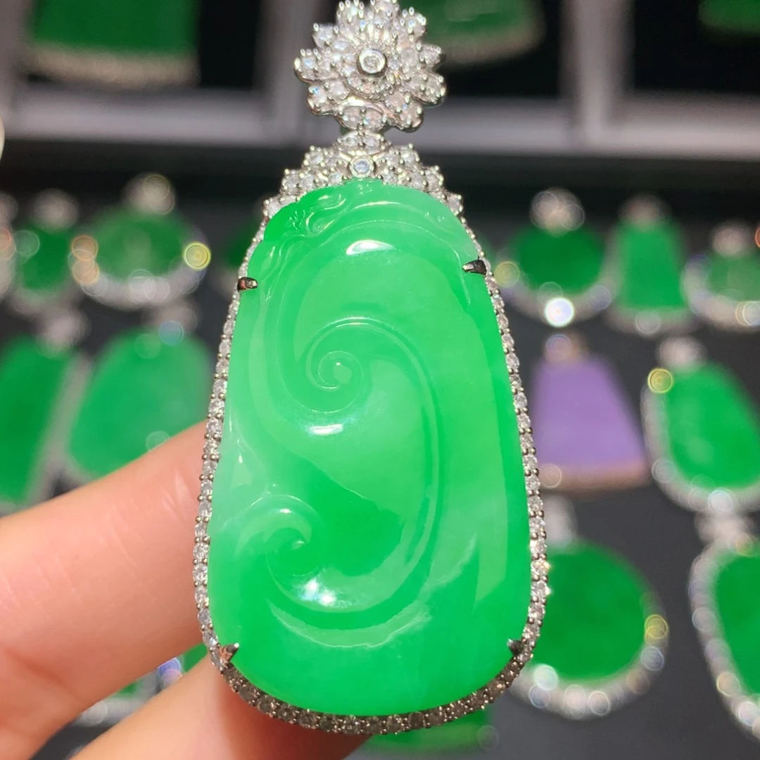 翡翠颈饰18K金镶嵌翡翠