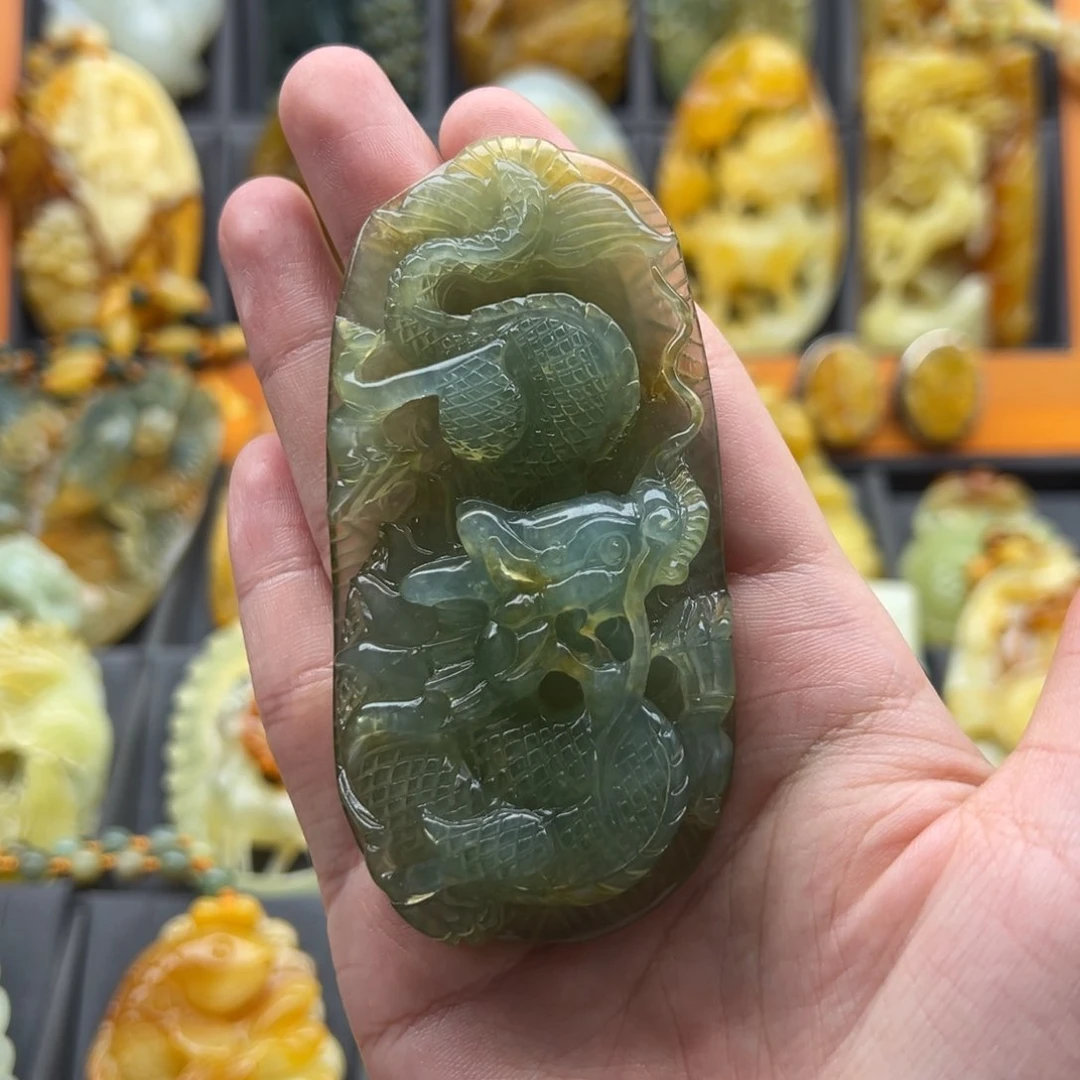 蛇纹石玉颈饰未镶嵌