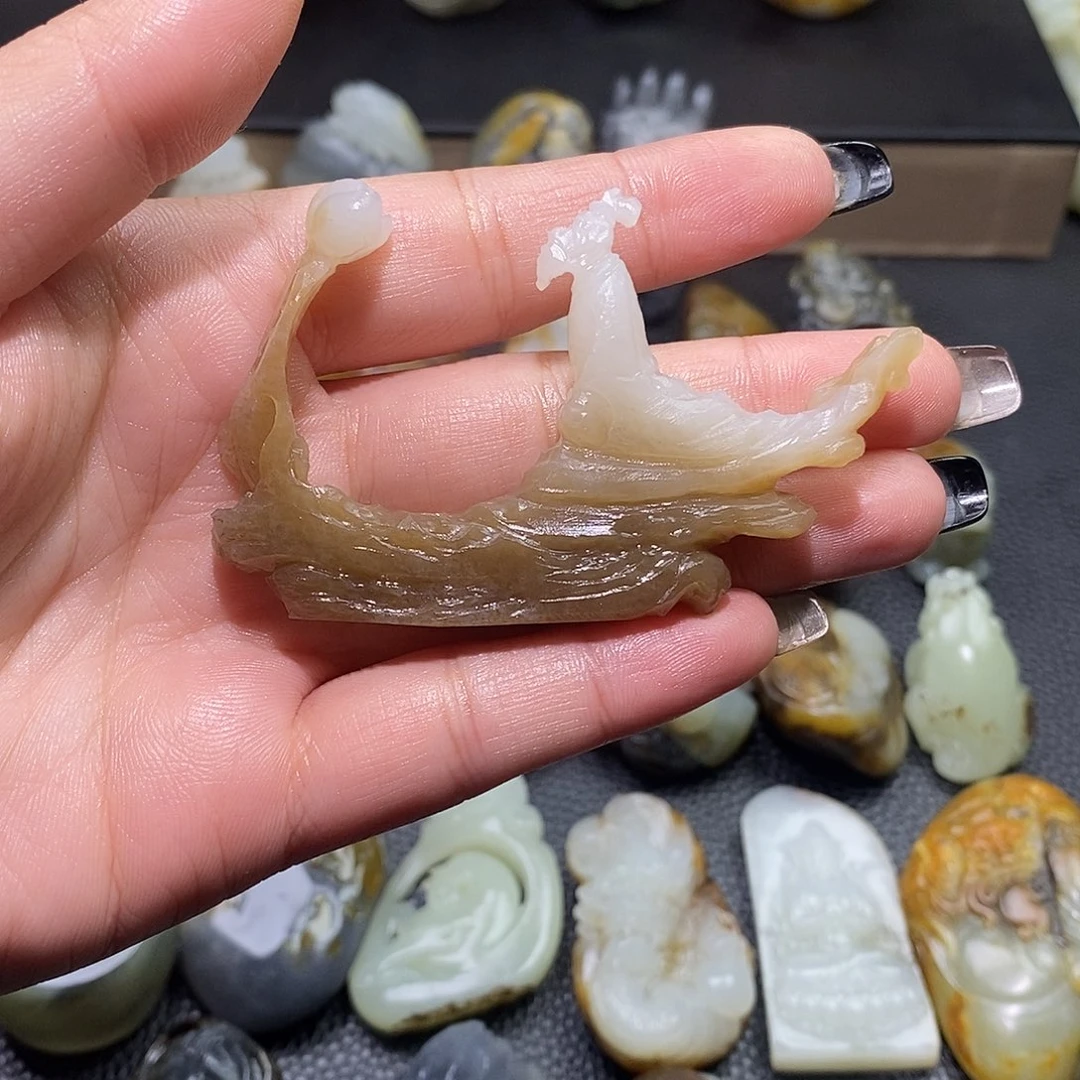 䂖***説和田玉未镶嵌颈饰