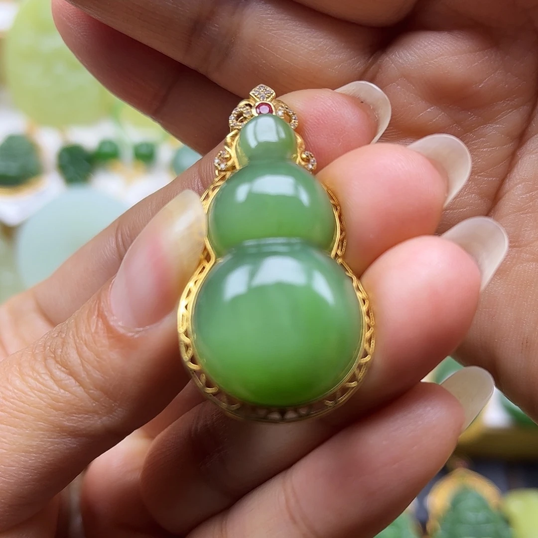 和田玉18K金镶嵌颈饰