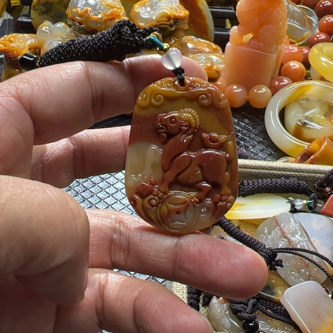 石英质玉未镶嵌颈饰