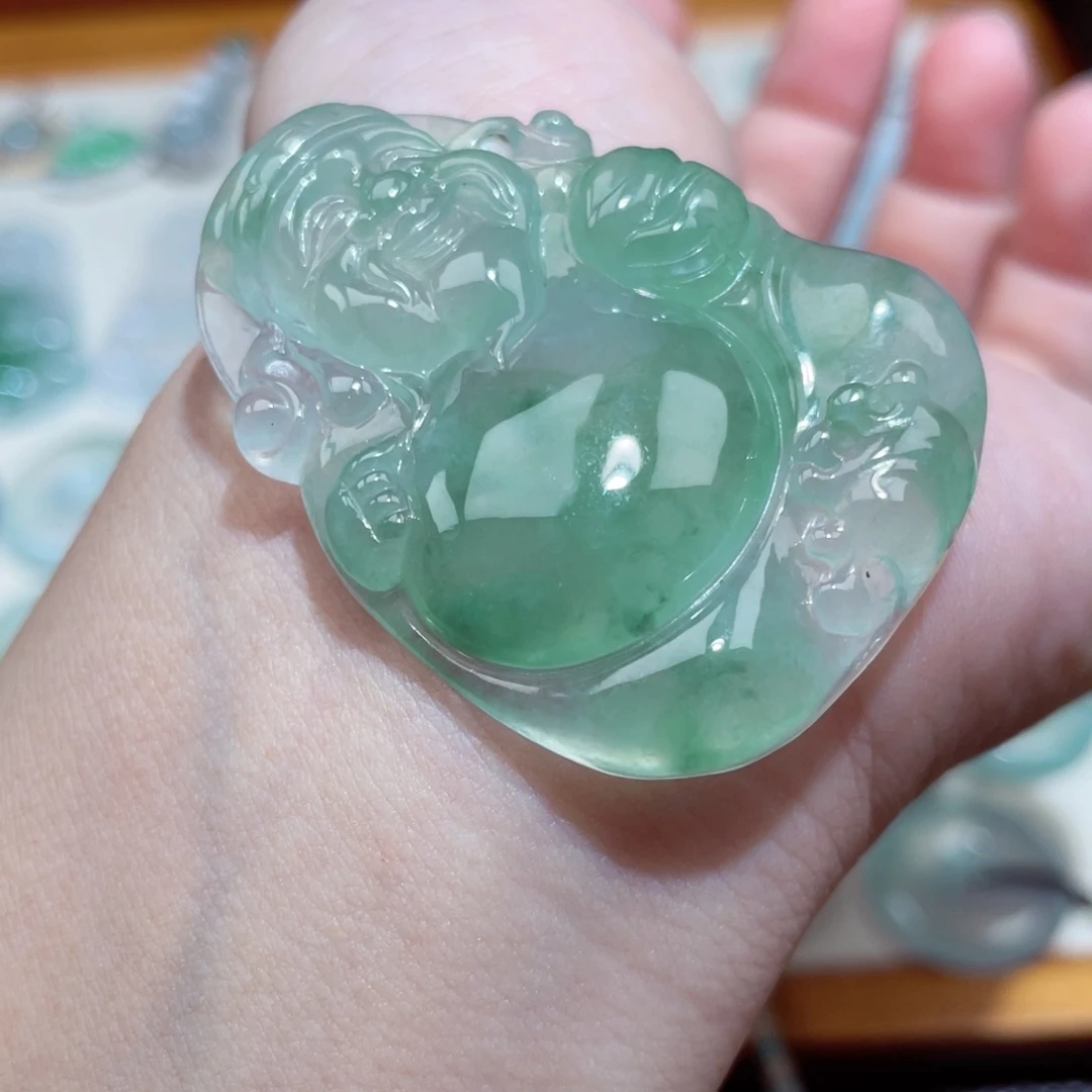翡翠未镶嵌颈饰佛公