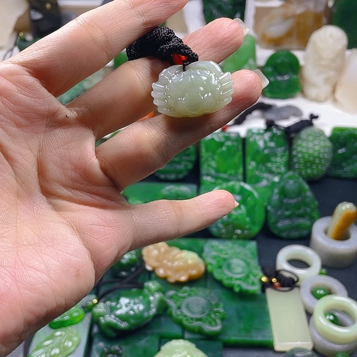 和田玉未镶嵌珠宝半成品