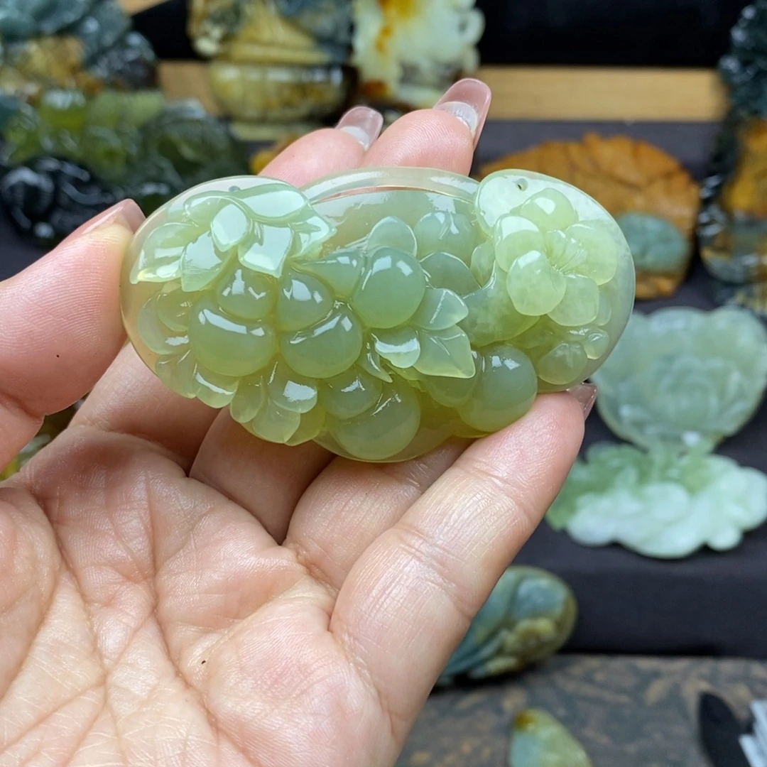 蛇纹石玉颈饰未镶嵌哇*