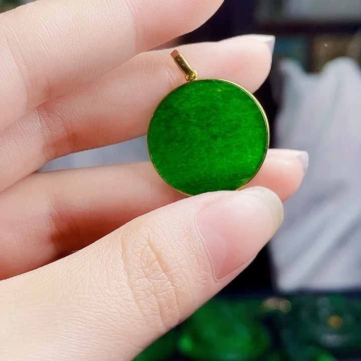 翡翠18K金镶嵌颈饰多样性