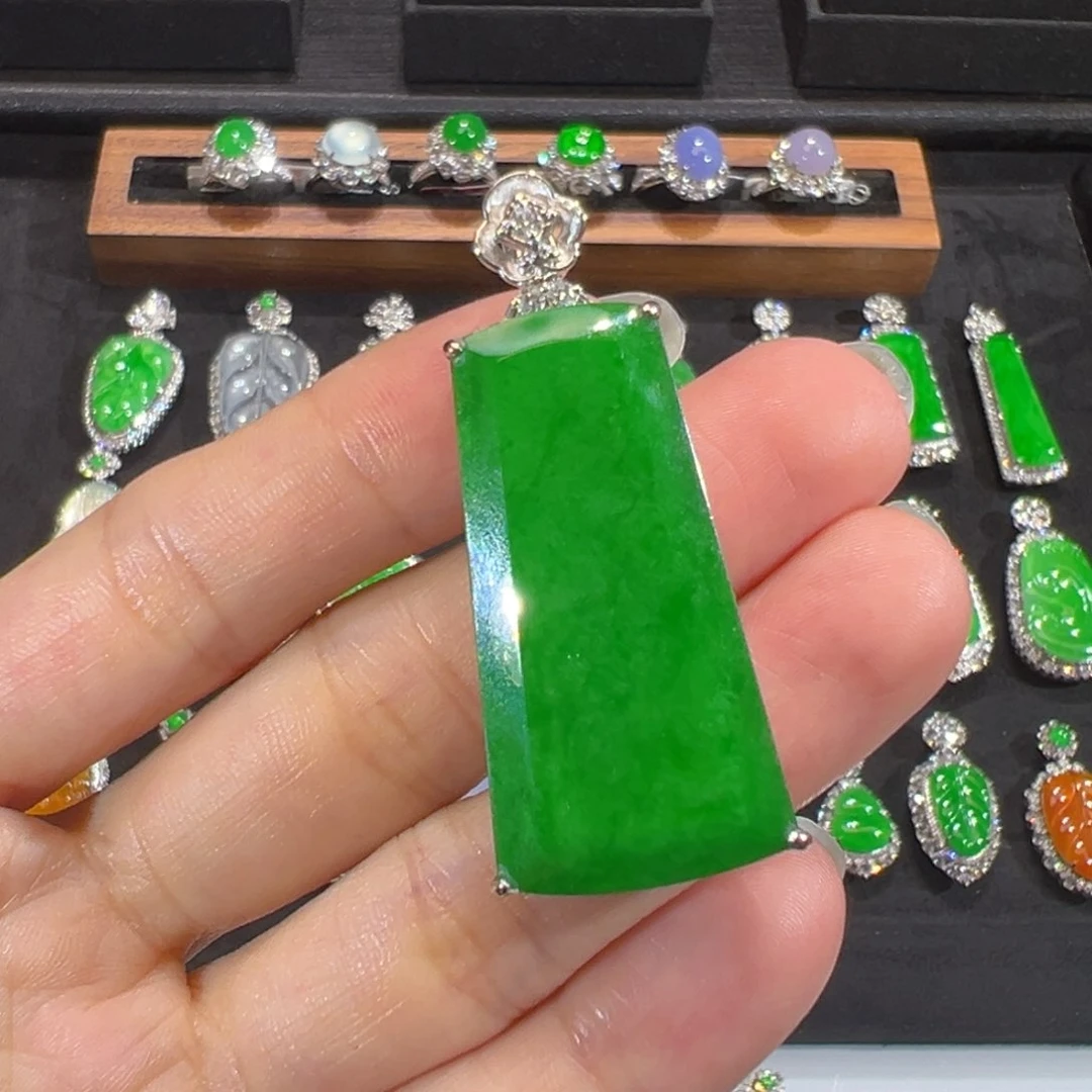 翡翠18K金镶嵌颈饰收到货48小时鉴赏期