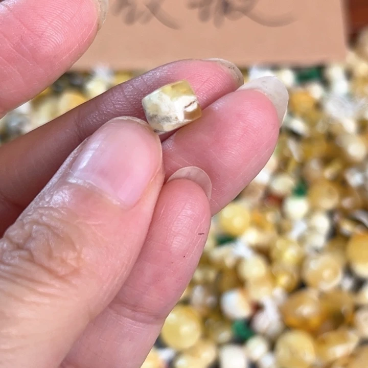 未镶嵌蜜蜡裸石8mm一个