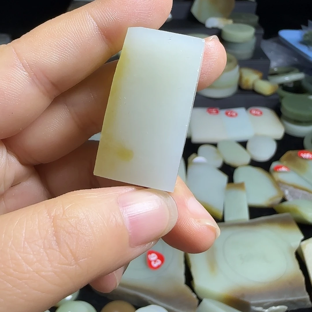 未镶嵌和田玉（糖玉）珠宝半成品