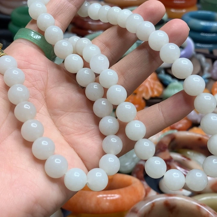 V***a石英岩玉合金颈饰