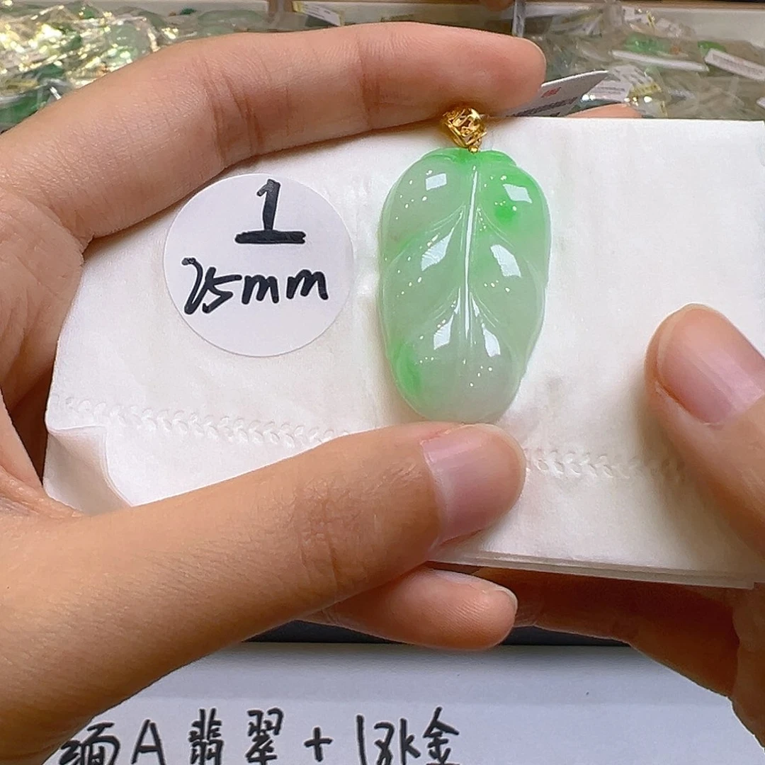 翡翠18K金镶嵌颈饰翡翠