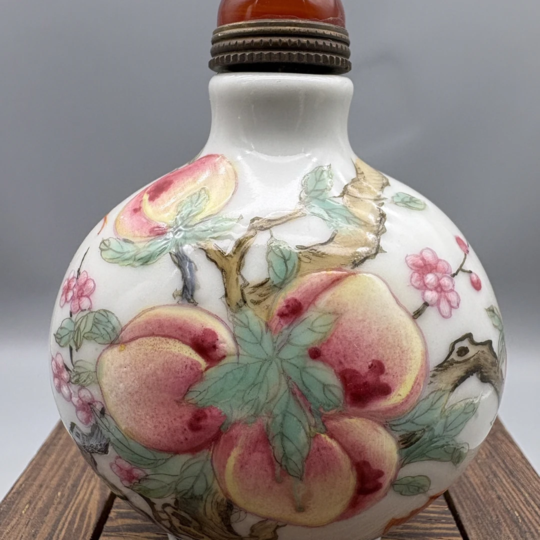 慎德堂制粉彩蝙蝠寿桃纹鼻烟壶！高度7.5cm腹径6cm