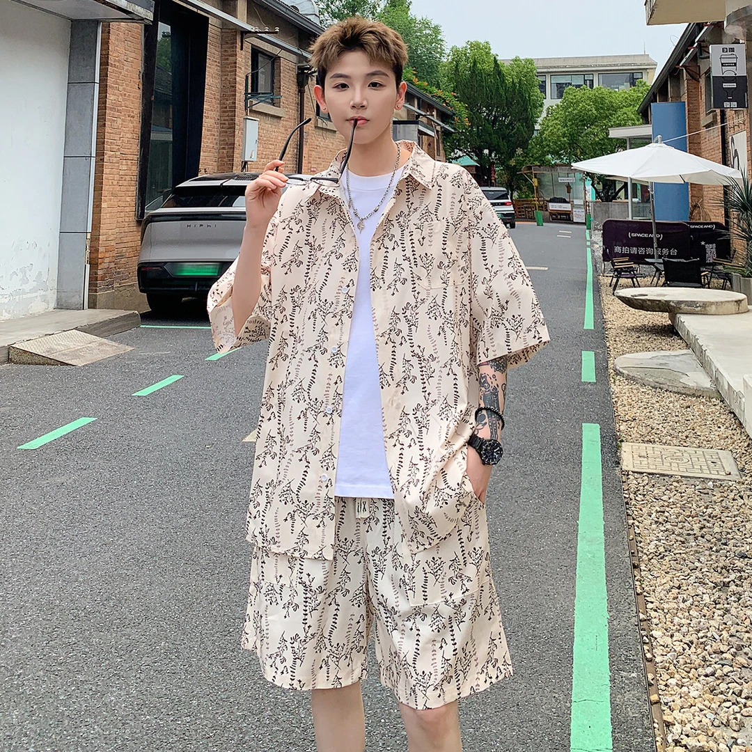 夏季薄款冰丝套装男潮流2025新款休闲运动时尚短裤短袖衬衫一整套