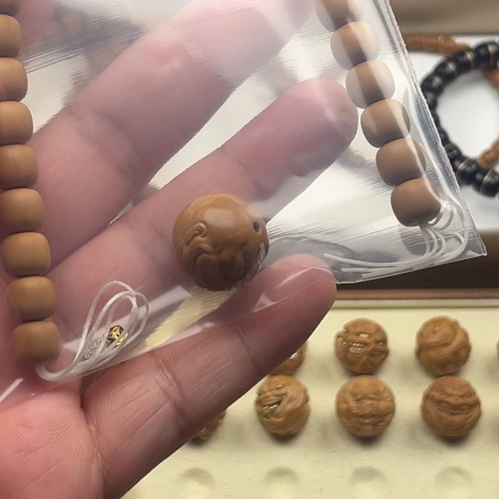 你***上猴头核桃吊坠老型镶嵌