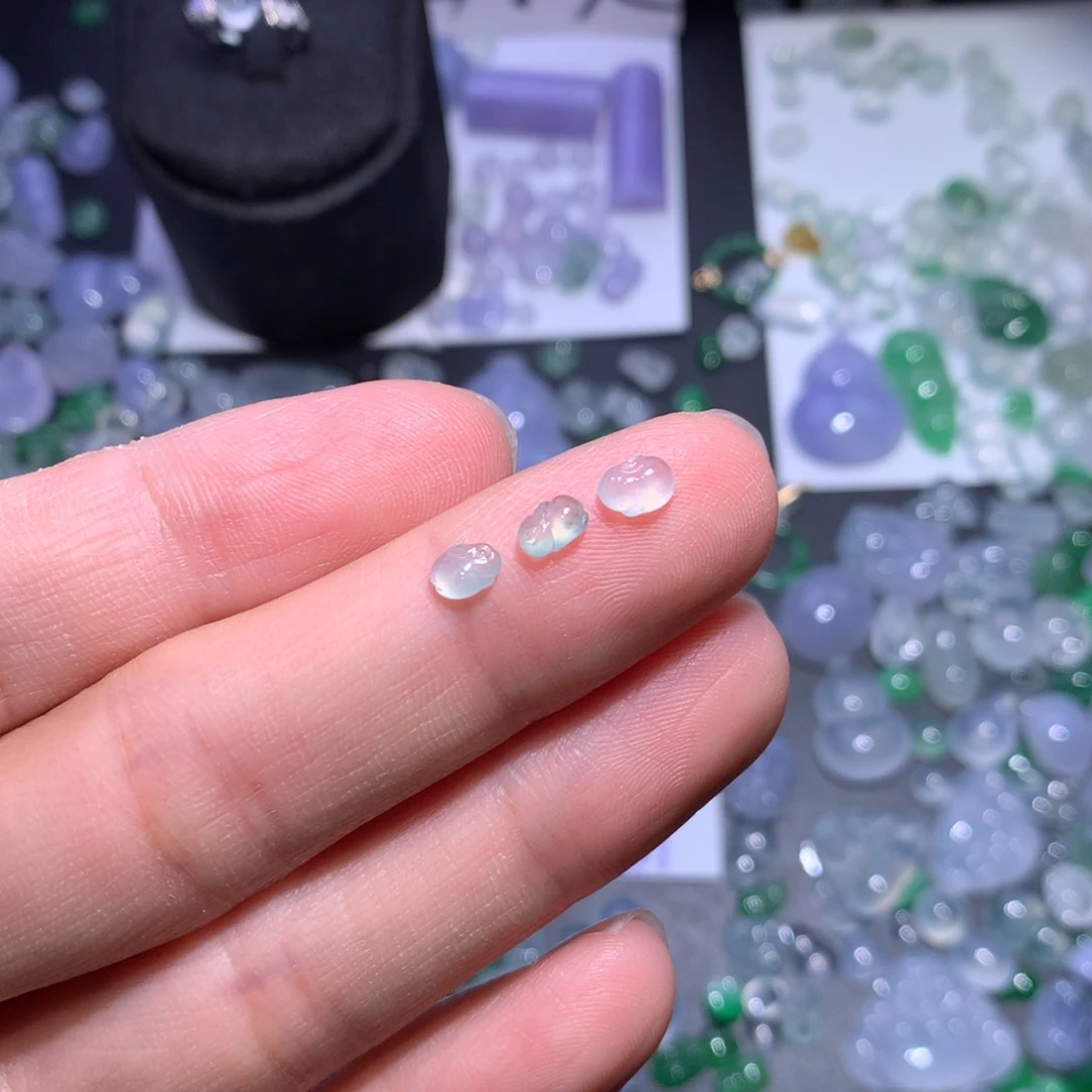 翡翠颈饰未镶嵌3只兔子