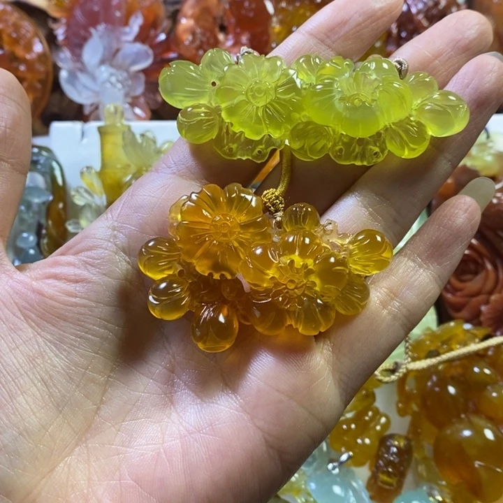 崔***.蛇纹石玉未镶嵌颈饰