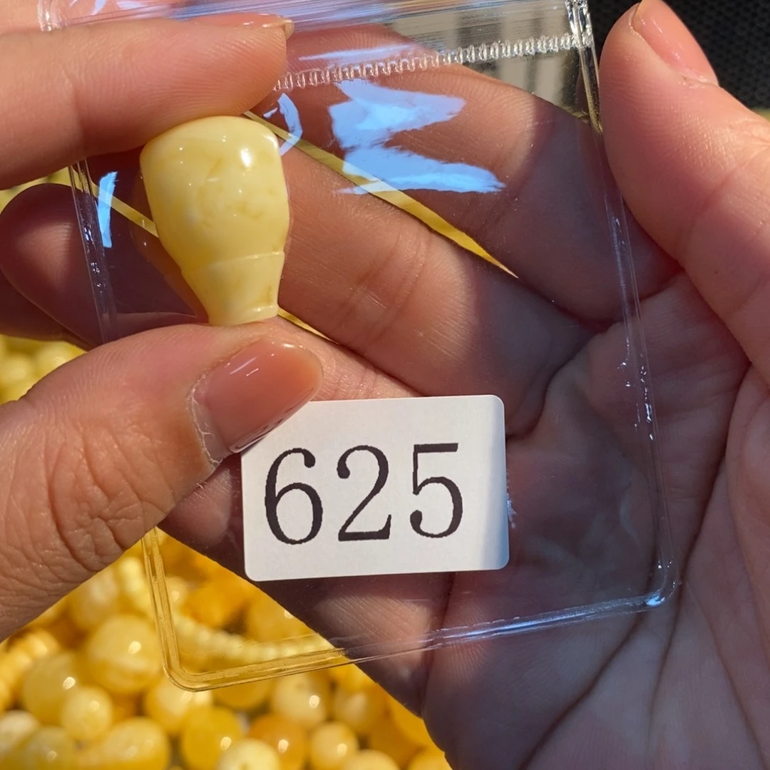 未镶嵌琥珀珠宝奇石625