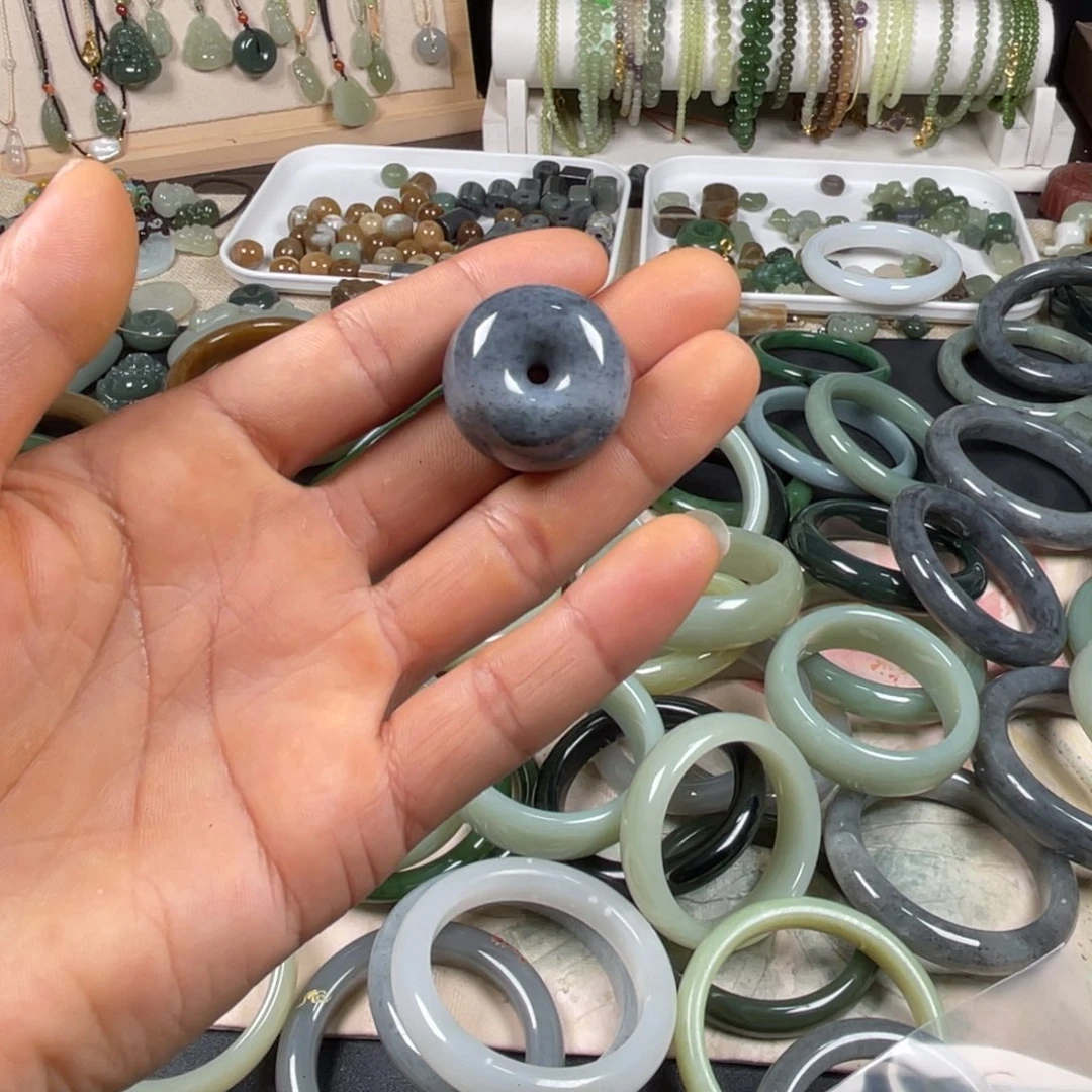 ****&和田玉未镶嵌颈饰