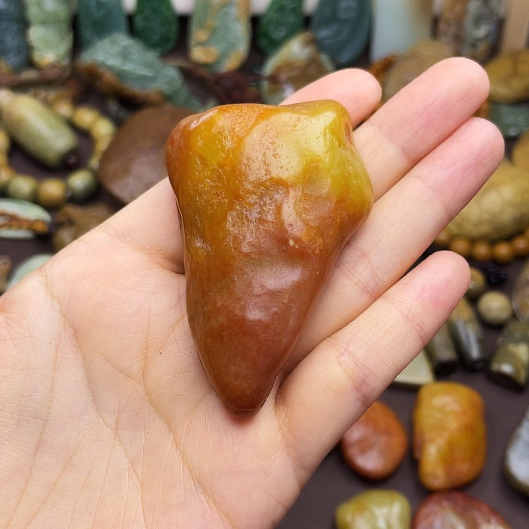 颈饰未镶嵌岫岩河磨玉（透闪石质玉）