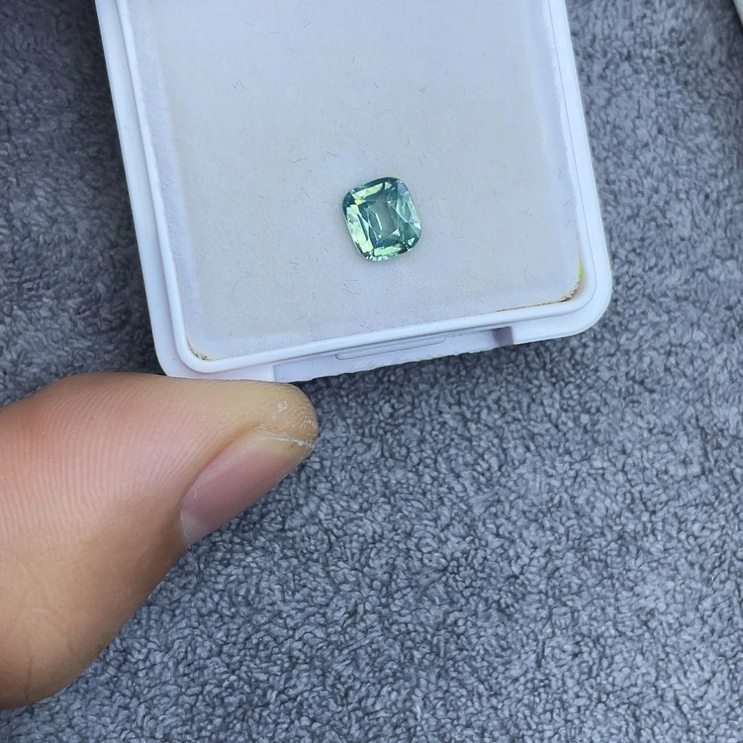 裸石天然锆石未镶嵌1.44Ct。