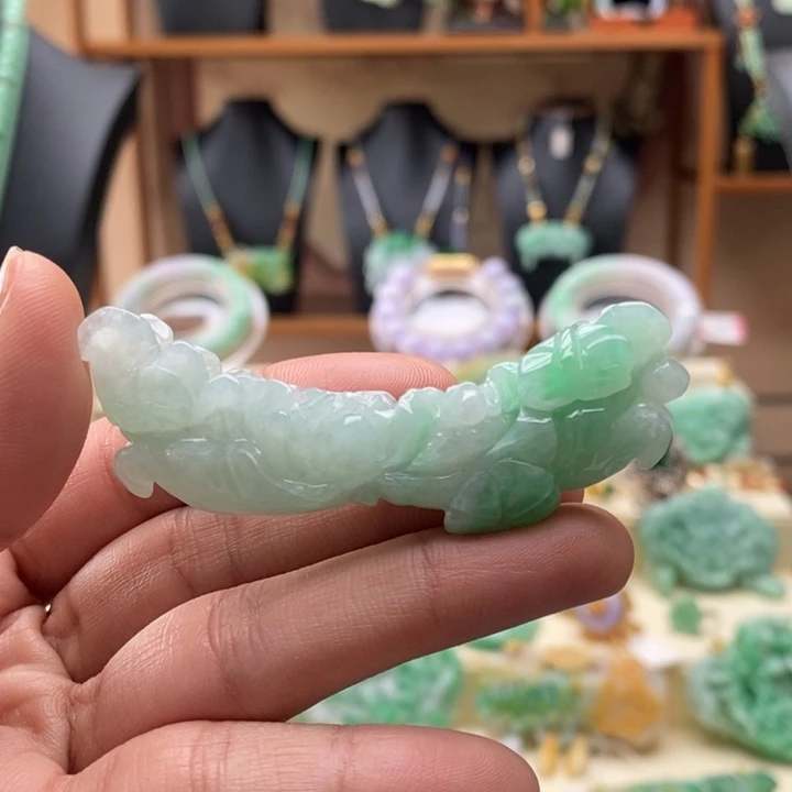 翡翠颈饰未镶嵌翡翠吊坠