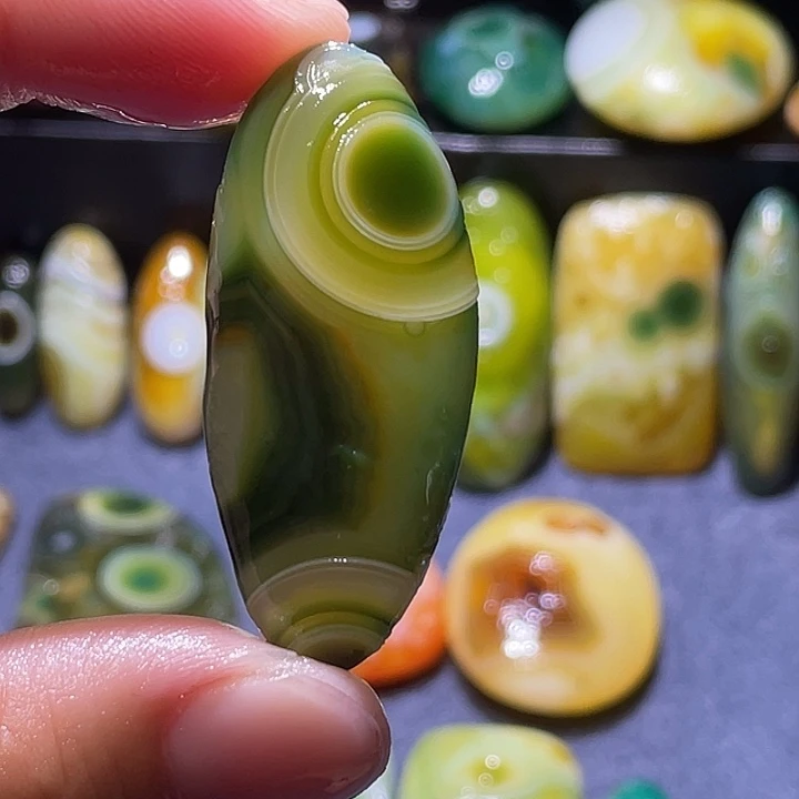 玛瑙/玉髓未镶嵌珠宝奇石