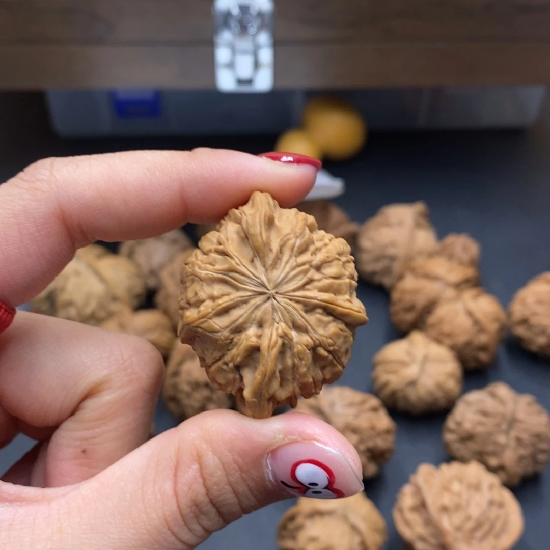 吳****吊坠文玩核桃多棱