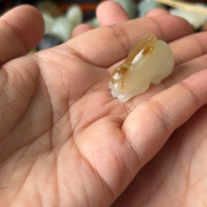 和田玉未镶嵌颈饰山**北