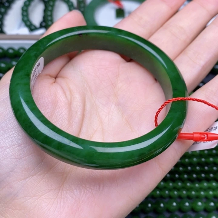 未镶嵌手镯和田玉（碧玉）59圈口辣绿红皮老料