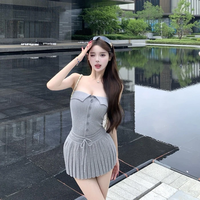 纯欲风灰色美背针织抹胸背心女夏季休闲套装百褶半身裙短裙两件套