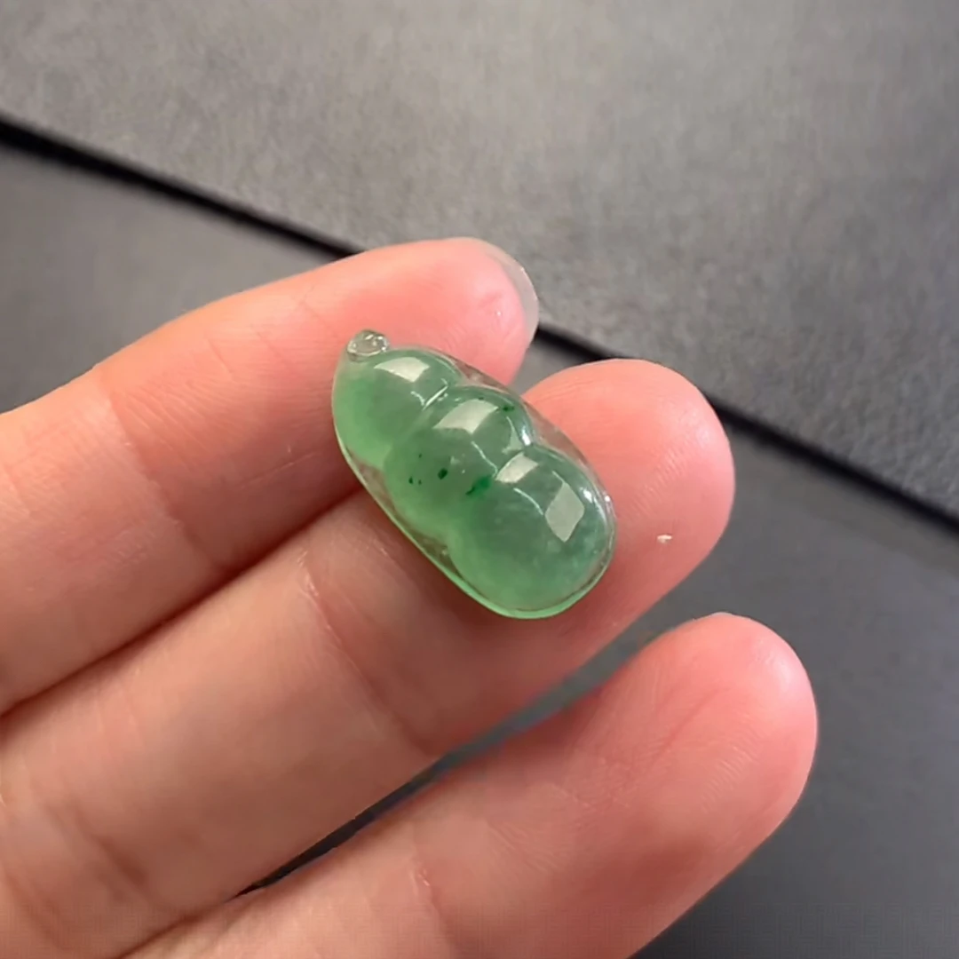 天然缅甸翡翠A货未镶嵌胖豆