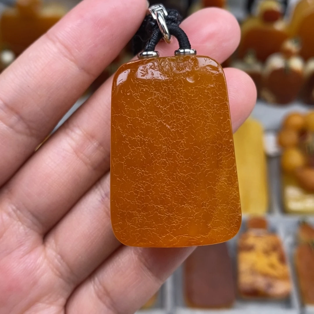 未镶嵌琥珀珠宝奇石