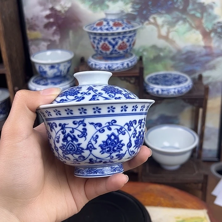 陶杯子青花缠枝莲盖碗