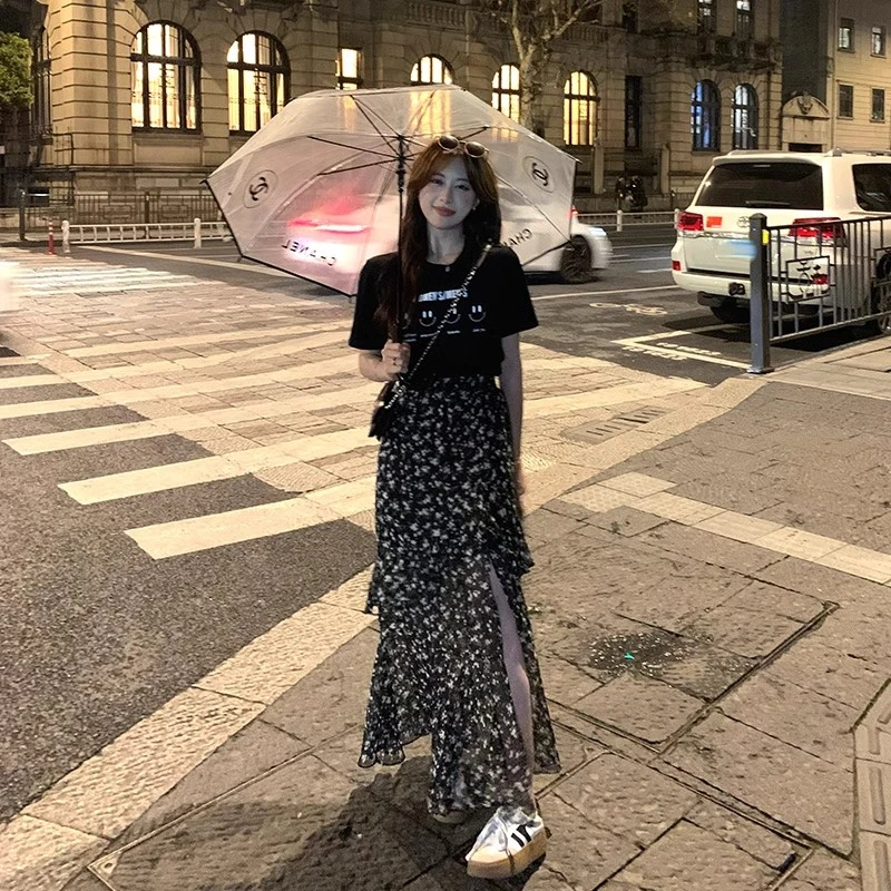 2025夏季新款大码女装显瘦荷叶边碎花开叉半身裙碎花蛋糕裙时髦女