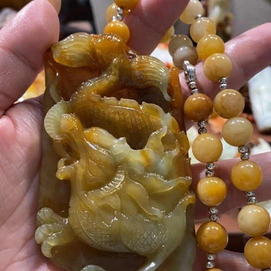 蛇纹石玉未镶嵌颈饰