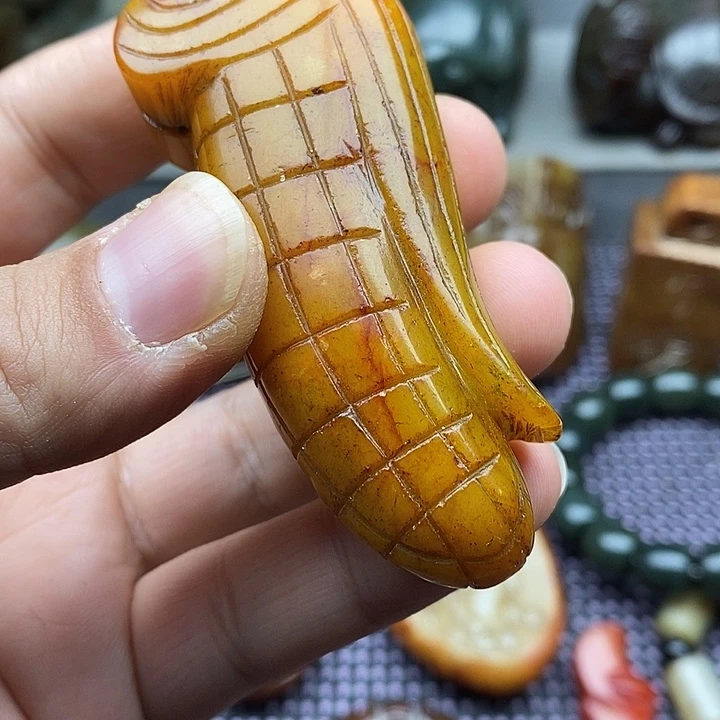 未镶嵌蛇纹石玉颈饰