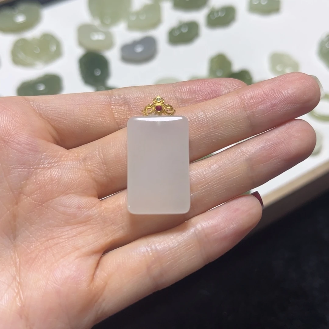 和田玉18K金镶嵌吊坠(不含链)24+左右
