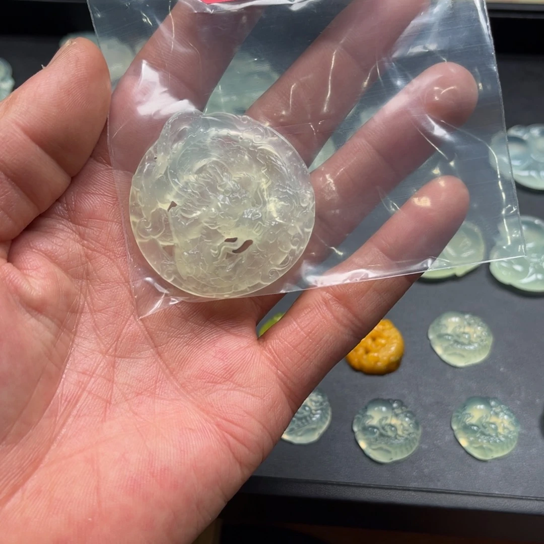 蛇纹石玉颈饰合金非*刘