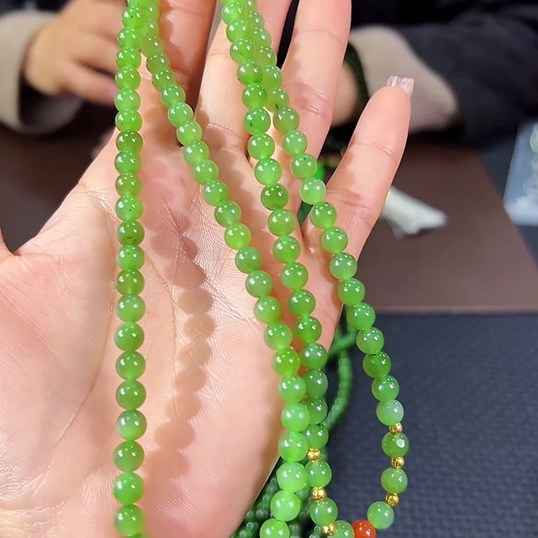 和田玉（碧玉）未镶嵌颈饰浅色