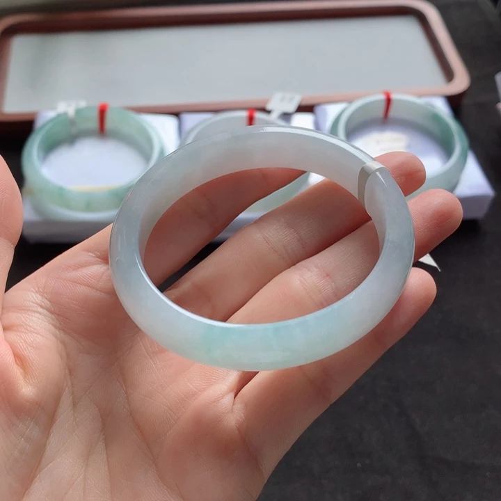 翡翠手镯未镶嵌手镯