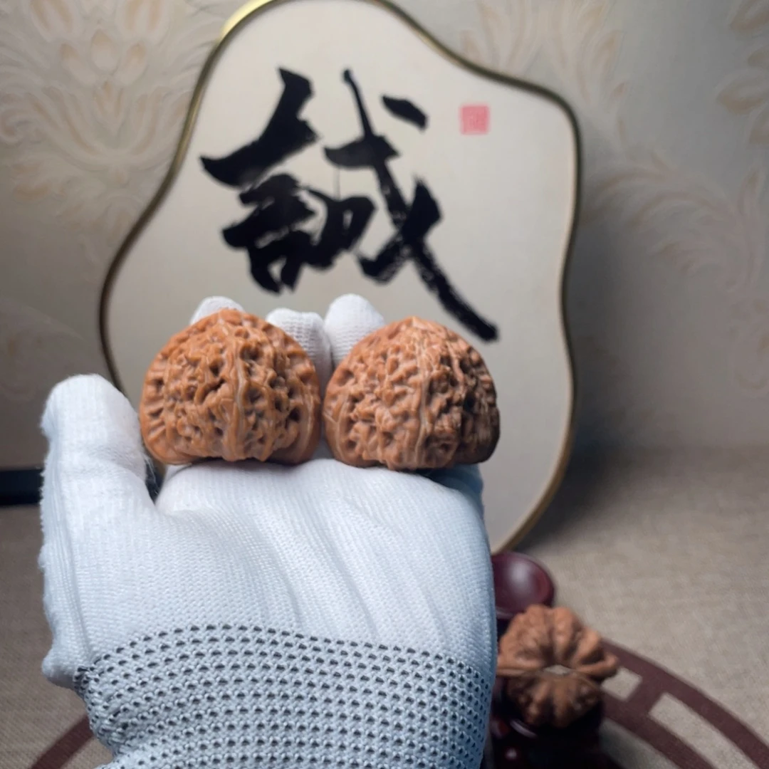 百***影文玩核桃吊坠三角白41尺
